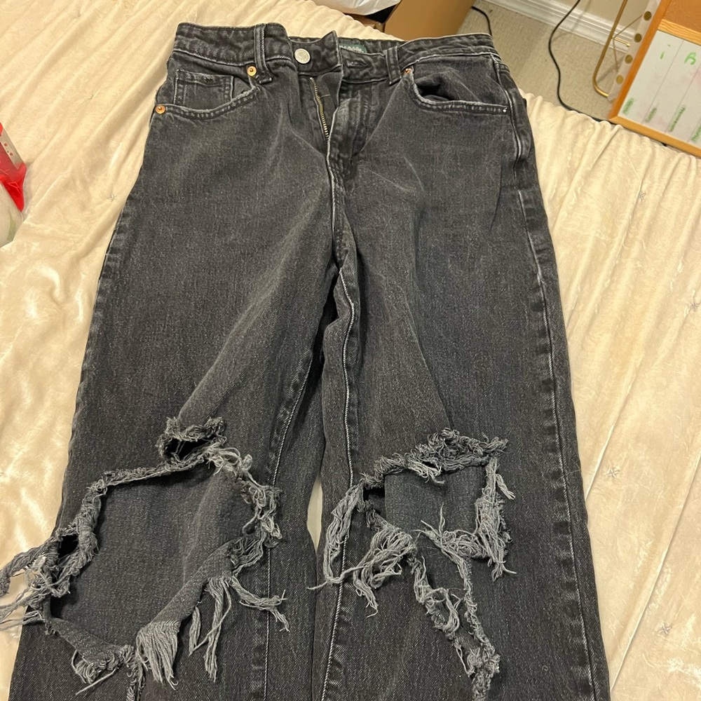oversized mom jeans w rips